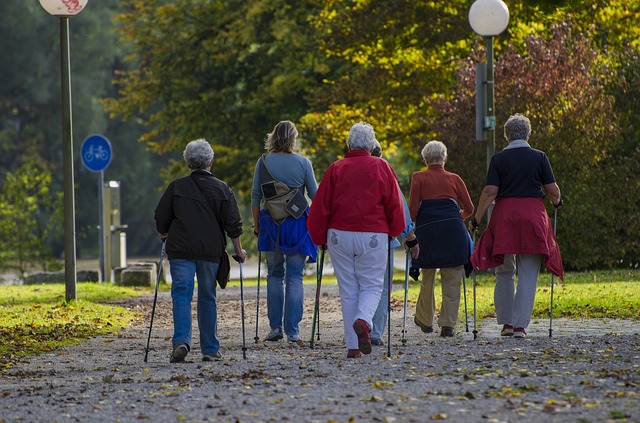 Photo of people walking - which can help with type 2 diabetes